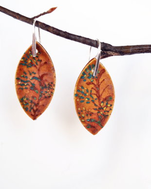 cercei flori albastre din portelan ,insertii de aur si argint - FLORAL+ inca 15% reducere cu codul primavara15 valabil pana pe 23 aprilie la toate produsele inclusiv cele reduse