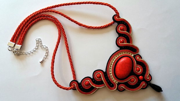 Colier soutache rosu