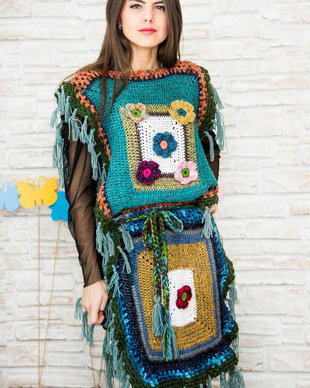 vesta hippie cu mult verde si flori aplicate