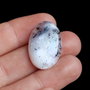 Cabochon  opal dendritic cu multiple incluziuni de suprafata
