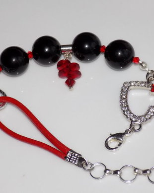"Red & Black"-rezervata