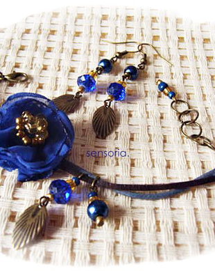 set cu floare albastra