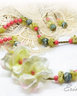 Set colier si cercei cu floricele pastelate(2)