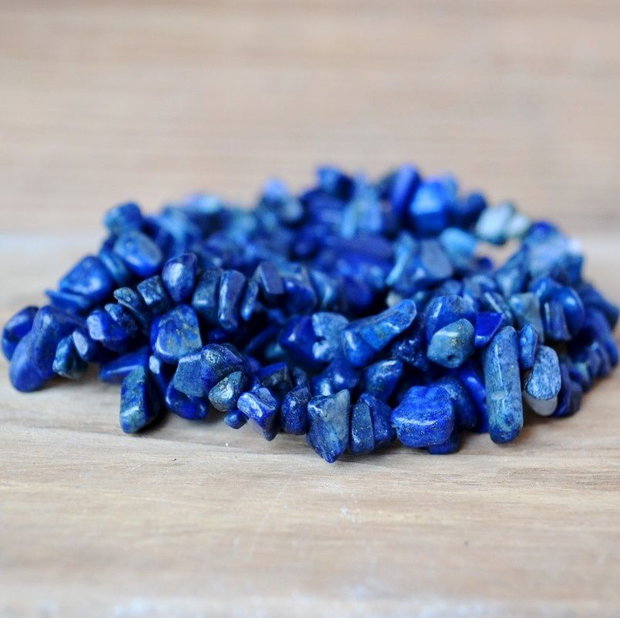 (15cm) Lapis lazuli chips, 5-8mm (GSLAK 111)