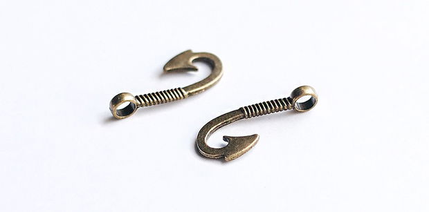 Carlig / fish hook bronz antic