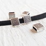 Distantier slider zamak motiv grecesc 9,5x9,5mm (Ø 6,5x2,2mm)  SALAK 407