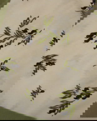 Fata de masa cu masline