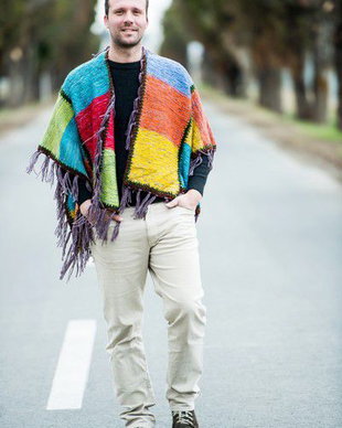 poncho colorat  pt un barbat  si mai colorat