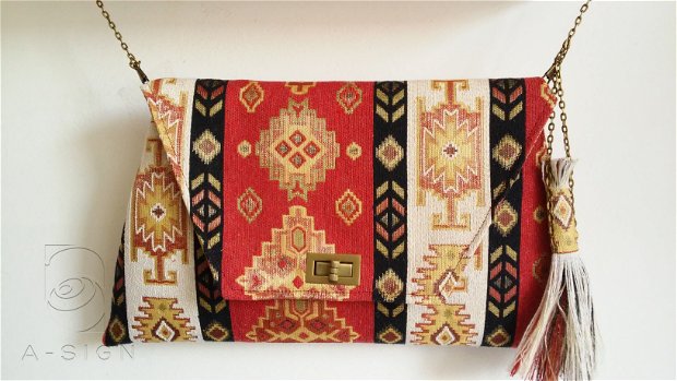 Tapestry clutch