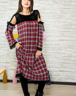 rochie trendy , patratele,croset ,dantela