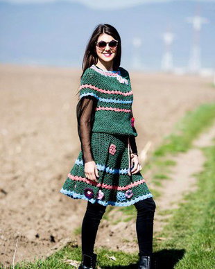rochie verde crosetata  cu flori accesorizata