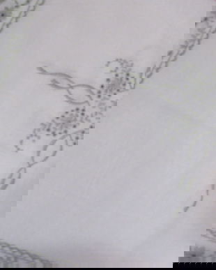 Fata de masa cu broderie