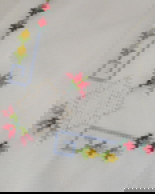 Fata de masa cu broderie