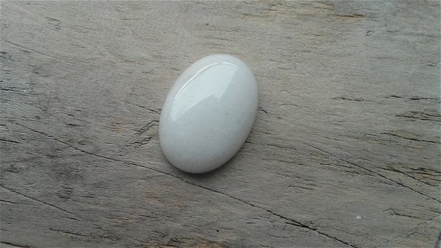 Cabochon jad alb, 25x18 mm