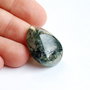 Cabochon epidot in prehnit turmalinat