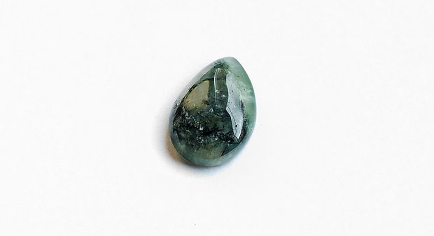 Cabochon epidot in prehnit turmalinat