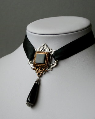 Ghotic choker