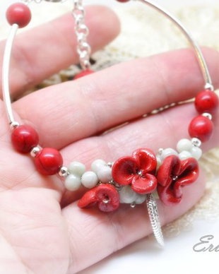 Bratara red flowers
