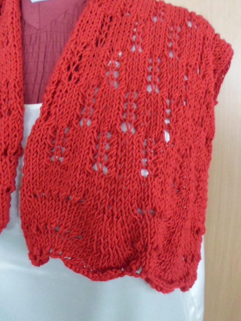 fular rosu tricotat
