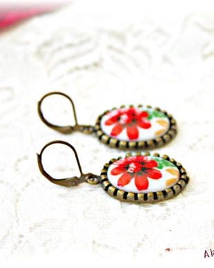 Cercei vintage din portelan cu o floare rosie