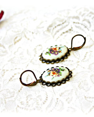 Cercei vintage de portelan cu buchet de bujori