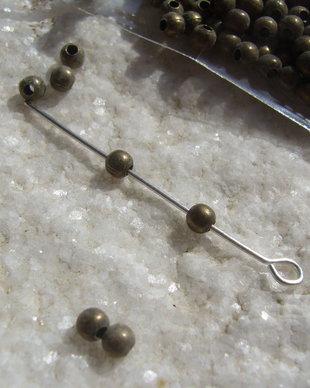 (10 bucati) Margele metalice mici finisaj bronz aprox 3 mm