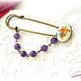 Brosa vintage cu portelan si ametist violet