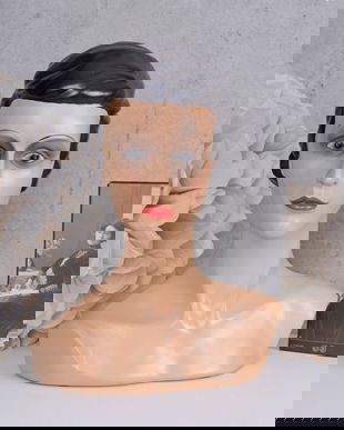 BUSTUL UNEI FEMEI ART DECO DIN RASINI