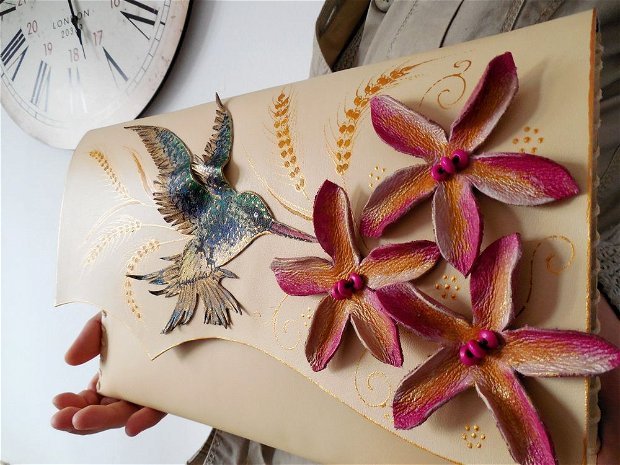 poseta plic handmade unicat din piele - Hummingbird