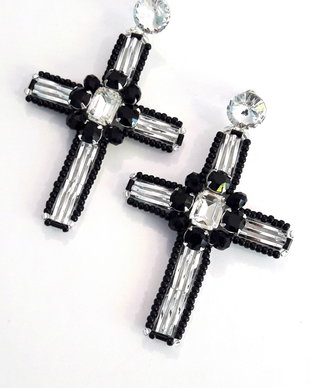 cercei cruce mare alb negru