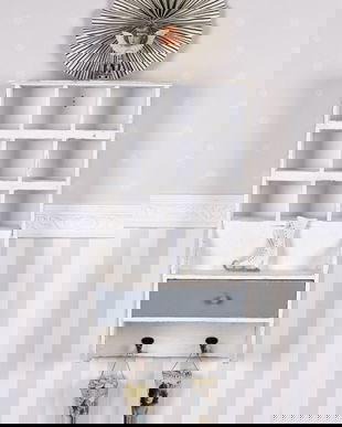 BUFET DE PERETE DIN LEMN MASIV ANTICHIZAT ALB CU GRI