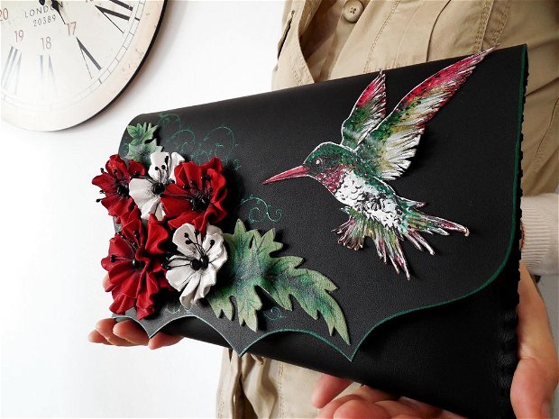 poseta plic handmade unicat din piele - Hummingbird and Poppies