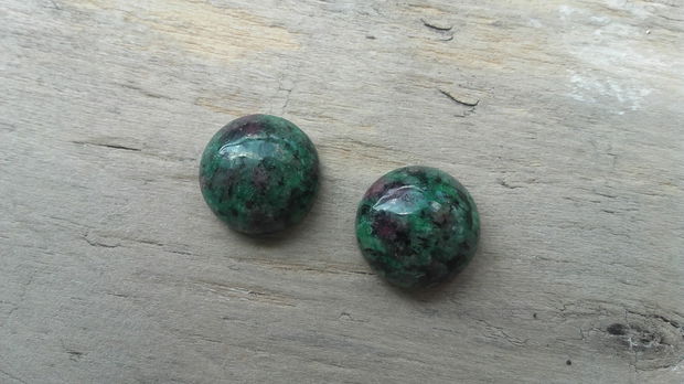 Cabochon ruby zoisite, 2 buc