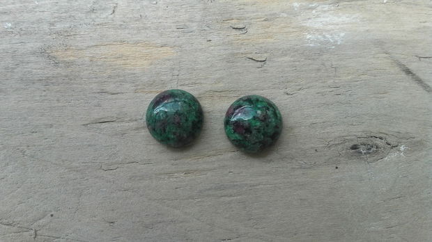 Cabochon ruby zoisite, 2 buc