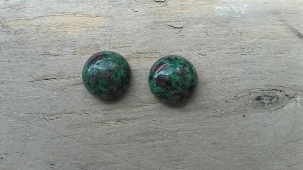 Cabochon ruby zoisite, 2 buc