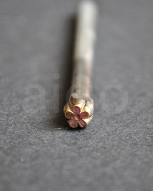 Stanta / poanson pentru piele - floricica
