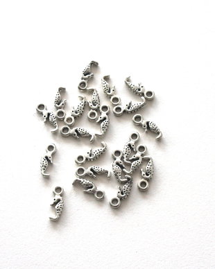 Charm argintiu calut de mare