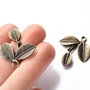 Pandantiv /charm - manunchi de frunzulite  bronz antic- element vegetal metalic