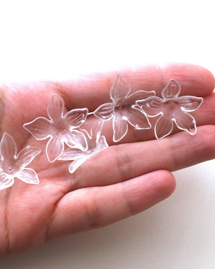 Margele acrilice, transparente, flori mari