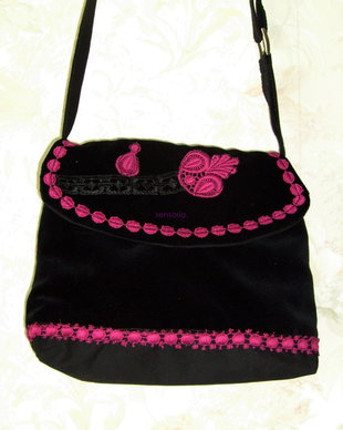 gentuta catifea negru - violet cu flori dantelate