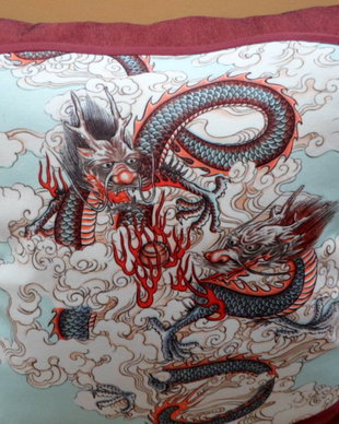 pernuta ornament cu dragoni