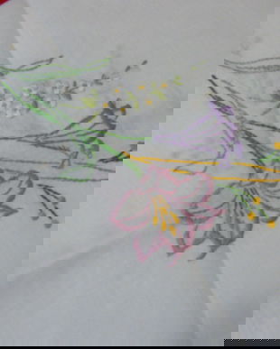 Fata de masa cu broderie