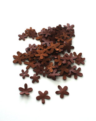 40 x Floricele decupate din material ce imita pielea