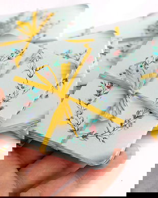 Set 20 buc cartonase pentru martisoare cu model  ghirlanda florala