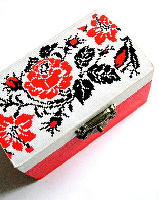 Cutie   cu motiv traditional 28819