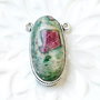 Pandant rubin in fuchsite -  rama argintata