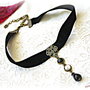 Colier choker in alb si negru cu catifea, onix si howlit