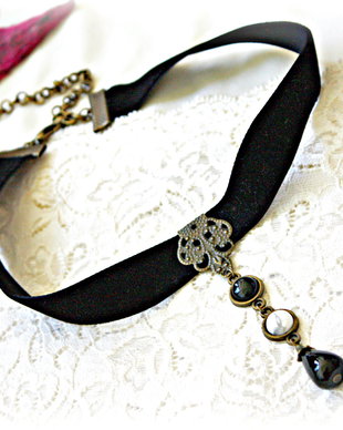 Colier choker in alb si negru cu catifea, onix si howlit