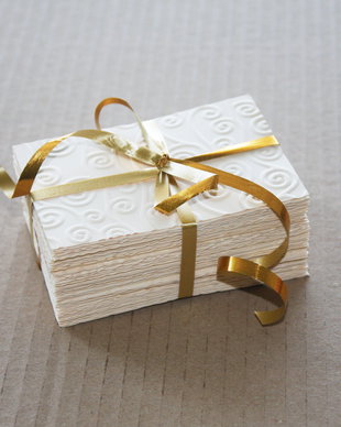 Carton crem embosat