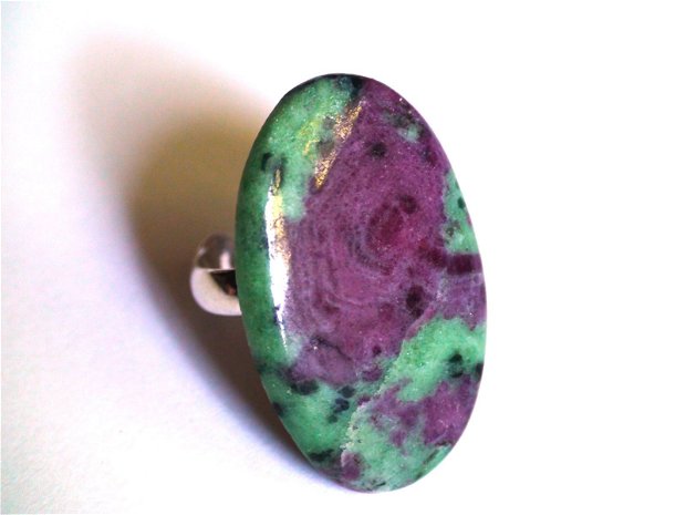 Inel reglabil din Rubin in zoisit oval - IN391 - Inel verde rosu, cadou romantic delicat, inel pietre semipretioase